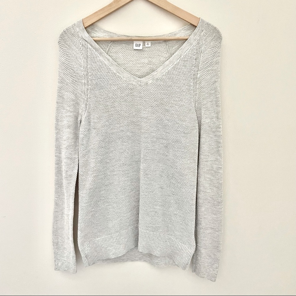 Gap Light Heather Gray V Neck Sweater Size Small Excellent Condition